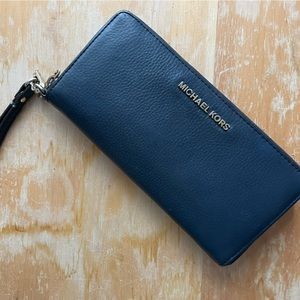 MICHAEL KORS large navy leather wristlet wallet clutch